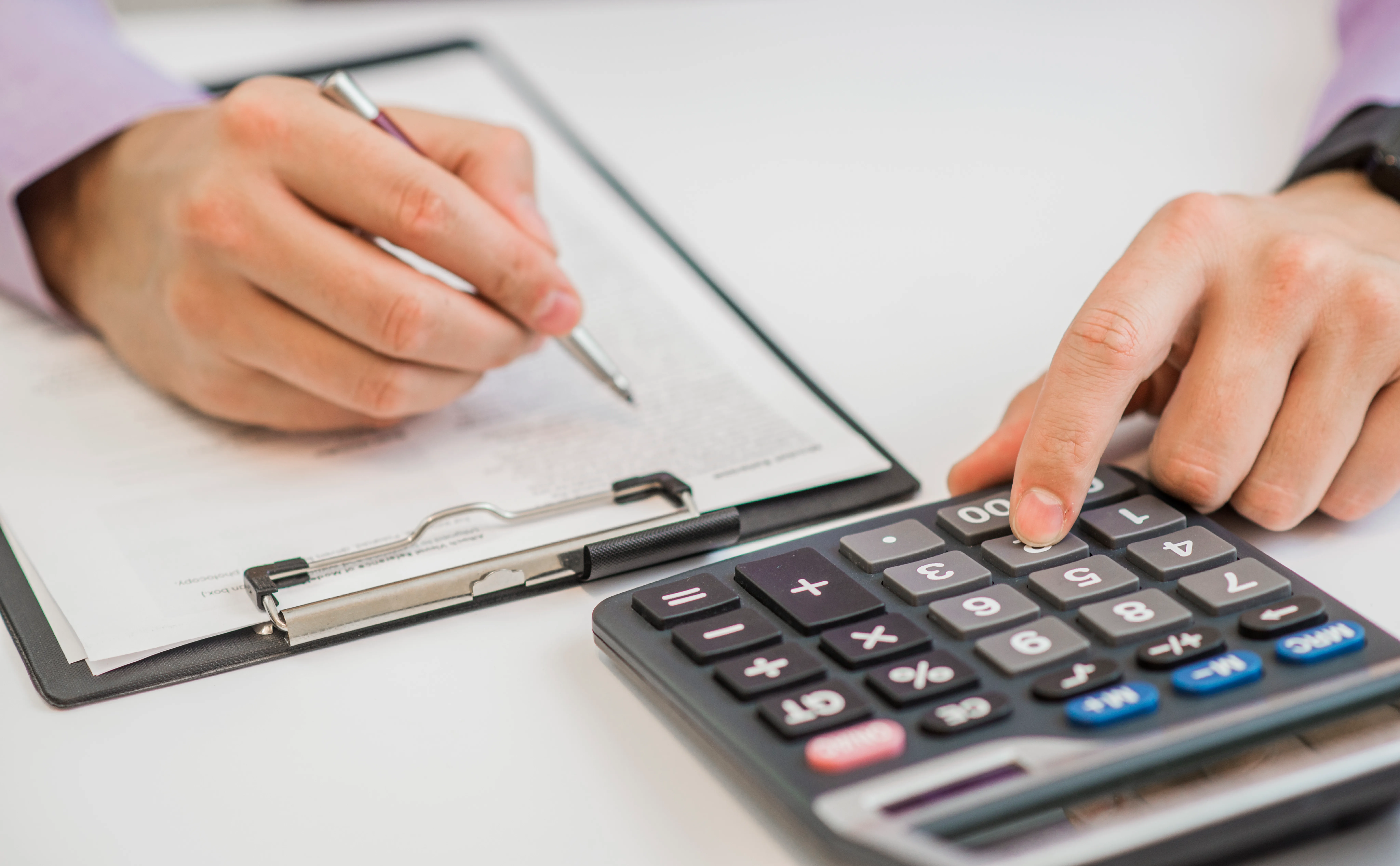 How to calculate commission: Guide + Examples